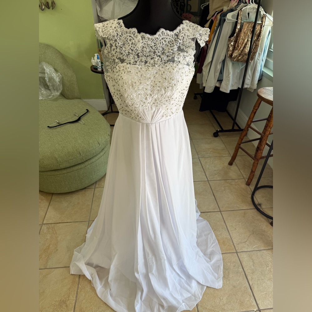Elegant White Lace Wedding Dress